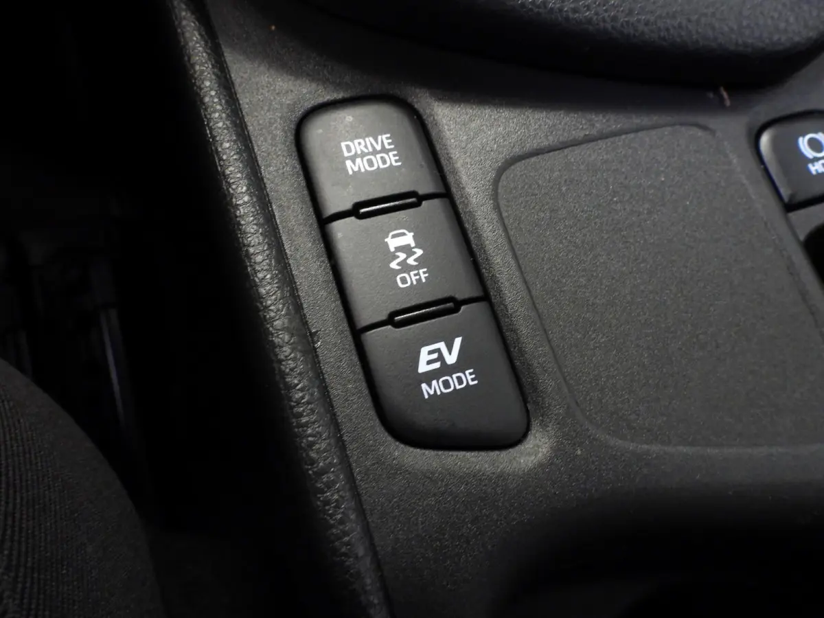 1.5 Hybrid 115 Active NAVI-APP/CLIMA/CAMERA/15"LMV!