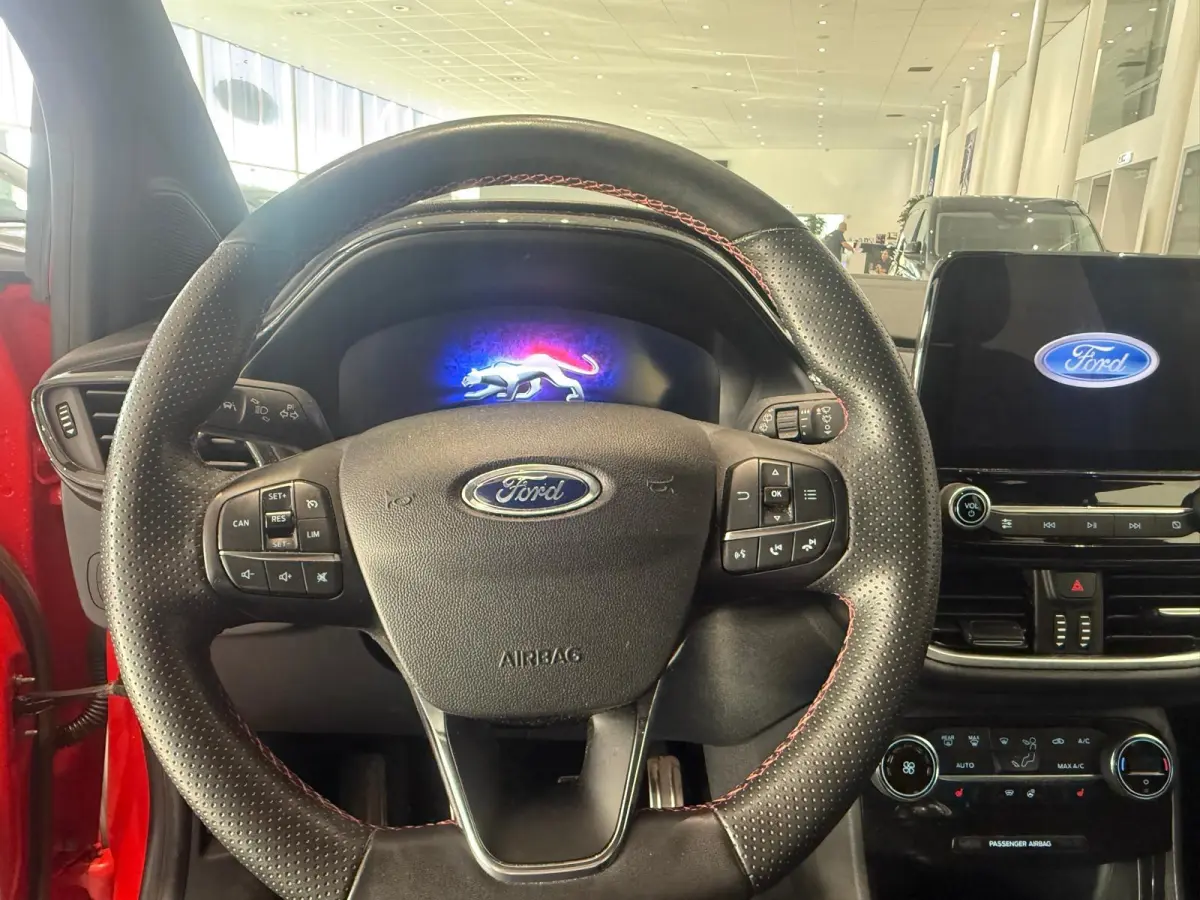 1.0 EcoBoost Titanium X