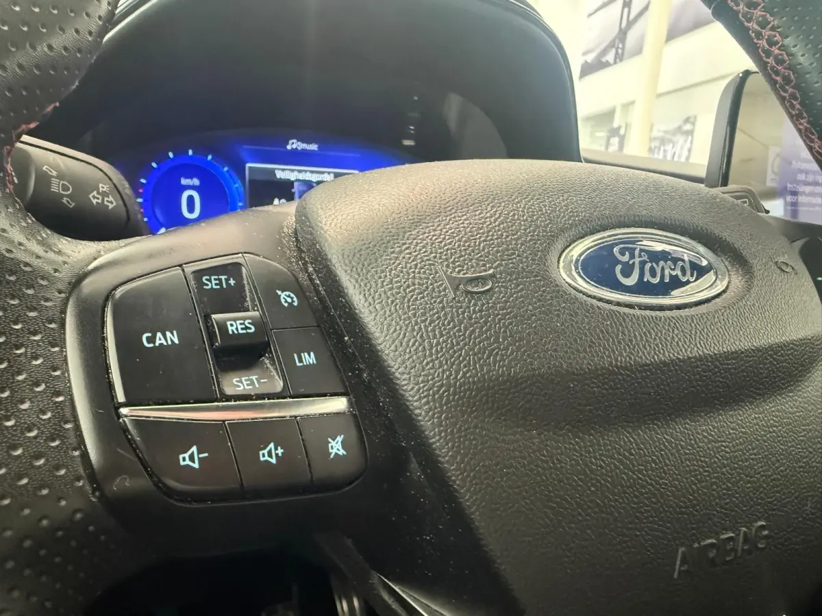 1.0 EcoBoost Titanium X
