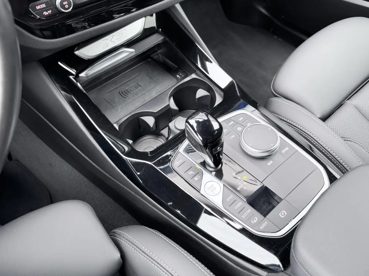 xDrive30e M sport 292 PK | Trekhaak | Elektrische stoelen | Akoestisch glas | Hifi | Digital cockpit