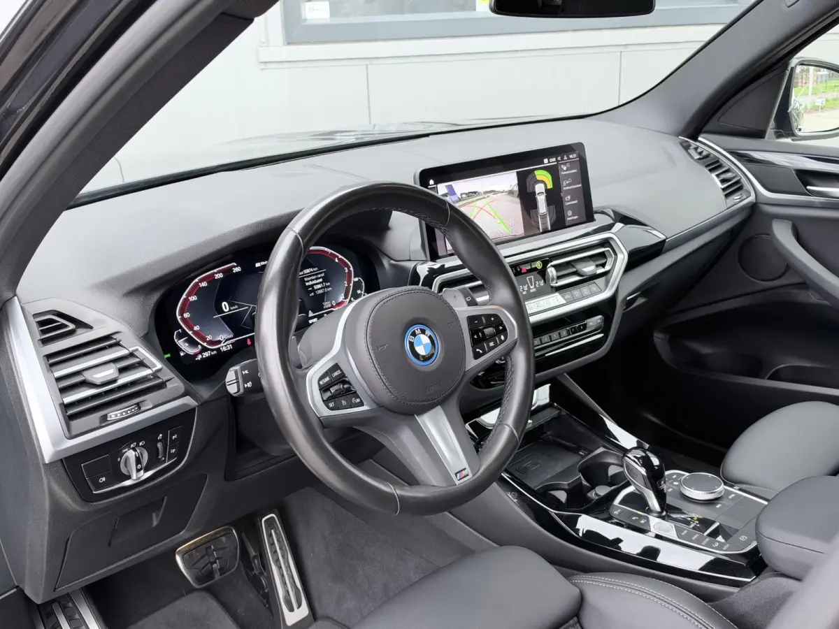xDrive30e M sport 292 PK | Trekhaak | Elektrische stoelen | Akoestisch glas | Hifi | Digital cockpit