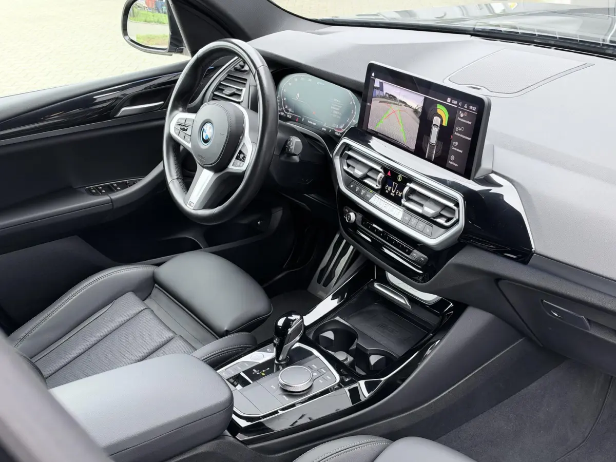 xDrive30e M sport 292 PK | Trekhaak | Elektrische stoelen | Akoestisch glas | Hifi | Digital cockpit