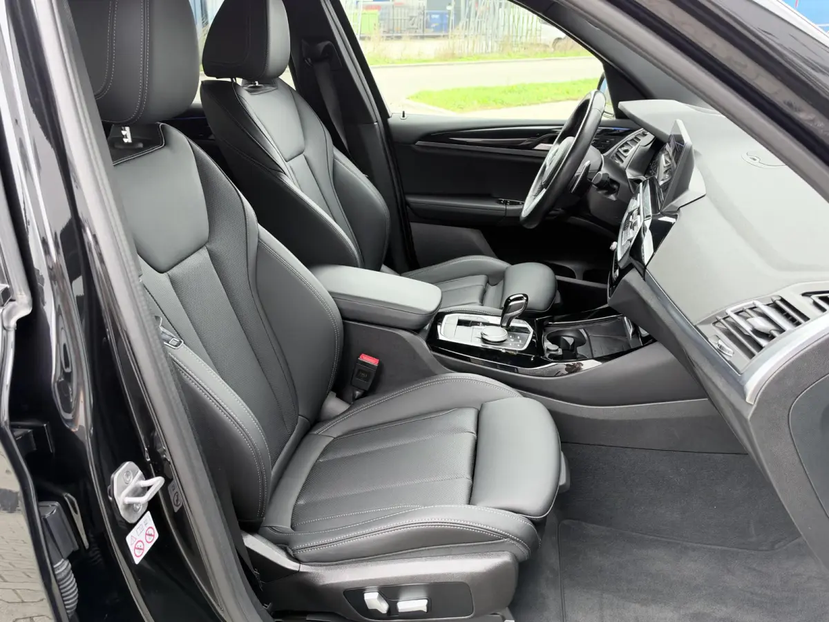 xDrive30e M sport 292 PK | Trekhaak | Elektrische stoelen | Akoestisch glas | Hifi | Digital cockpit