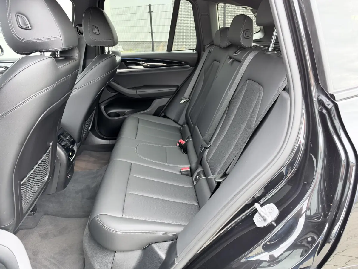 xDrive30e M sport 292 PK | Trekhaak | Elektrische stoelen | Akoestisch glas | Hifi | Digital cockpit