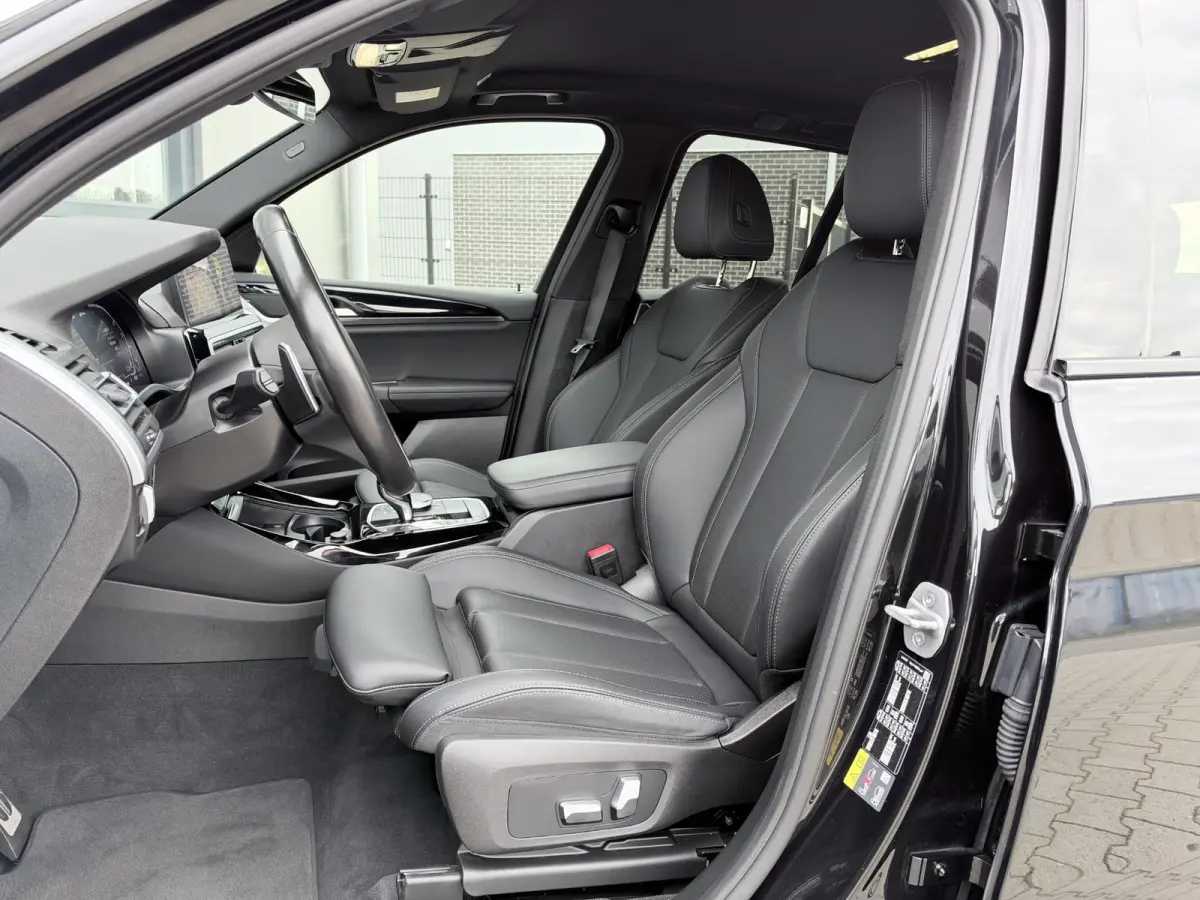 xDrive30e M sport 292 PK | Trekhaak | Elektrische stoelen | Akoestisch glas | Hifi | Digital cockpit