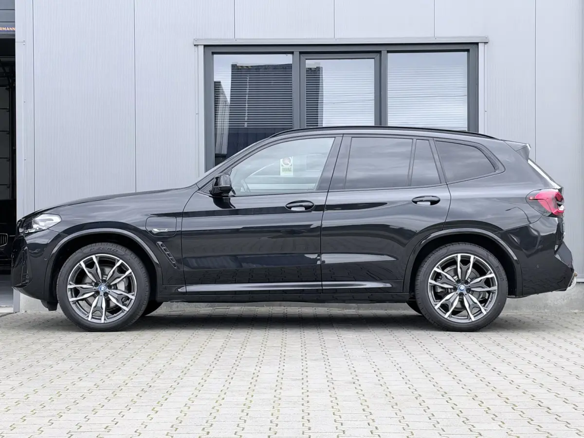 xDrive30e M sport 292 PK | Trekhaak | Elektrische stoelen | Akoestisch glas | Hifi | Digital cockpit