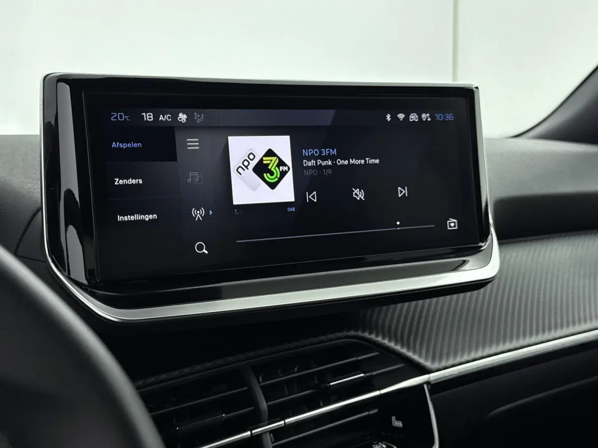 SUV 100pk Allure | 360% Camera | Verwarmbare voorstoelen | Carplay | Dodehoekbewaking | Navigatie |