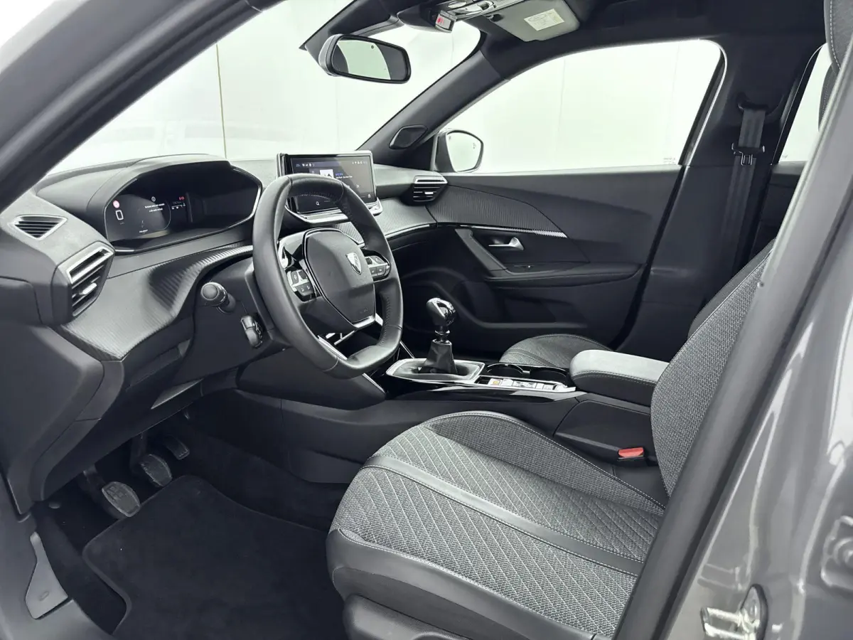 SUV 100pk Allure | 360% Camera | Verwarmbare voorstoelen | Carplay | Dodehoekbewaking | Navigatie |