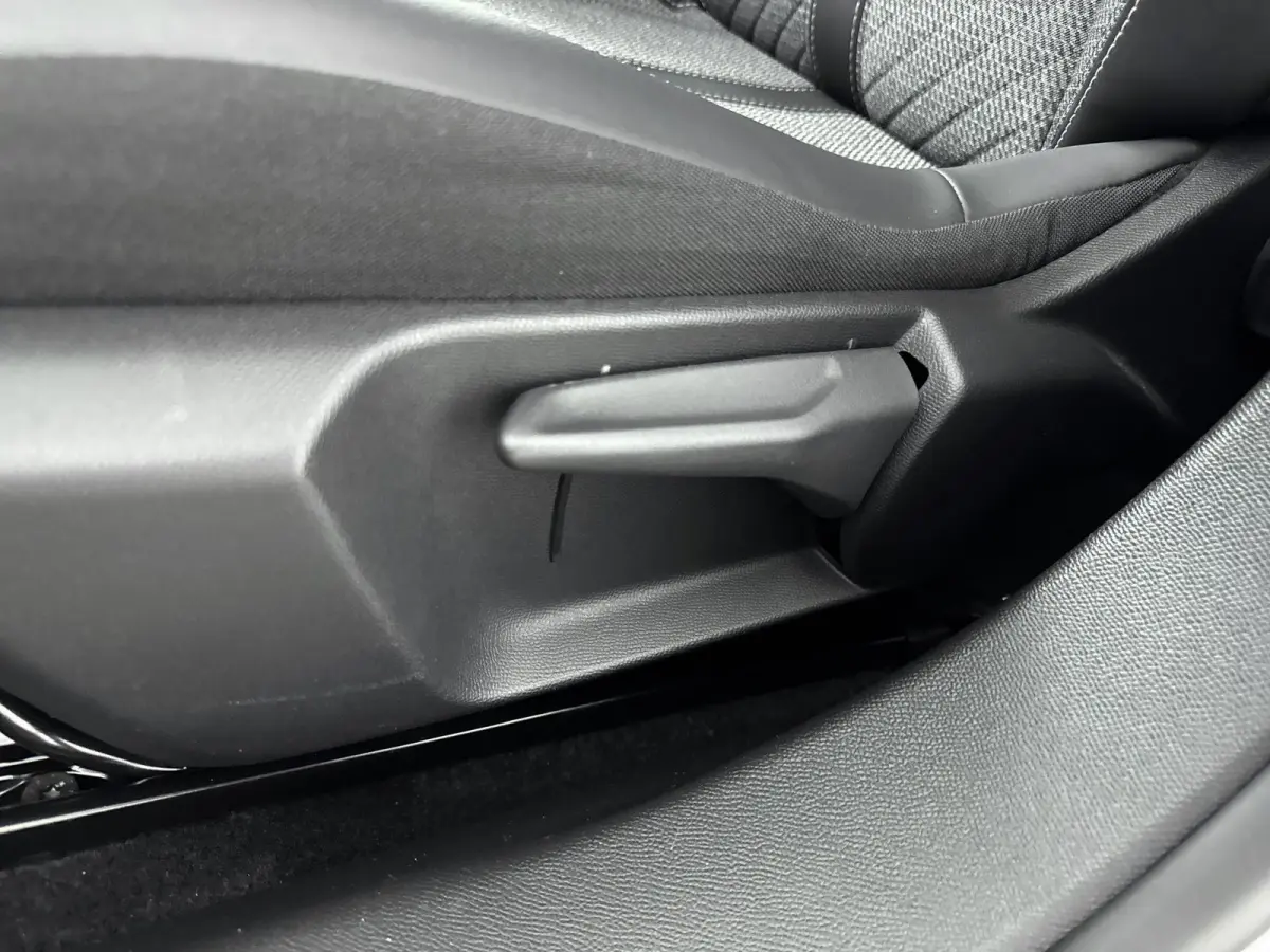 SUV 100pk Allure | 360% Camera | Verwarmbare voorstoelen | Carplay | Dodehoekbewaking | Navigatie |