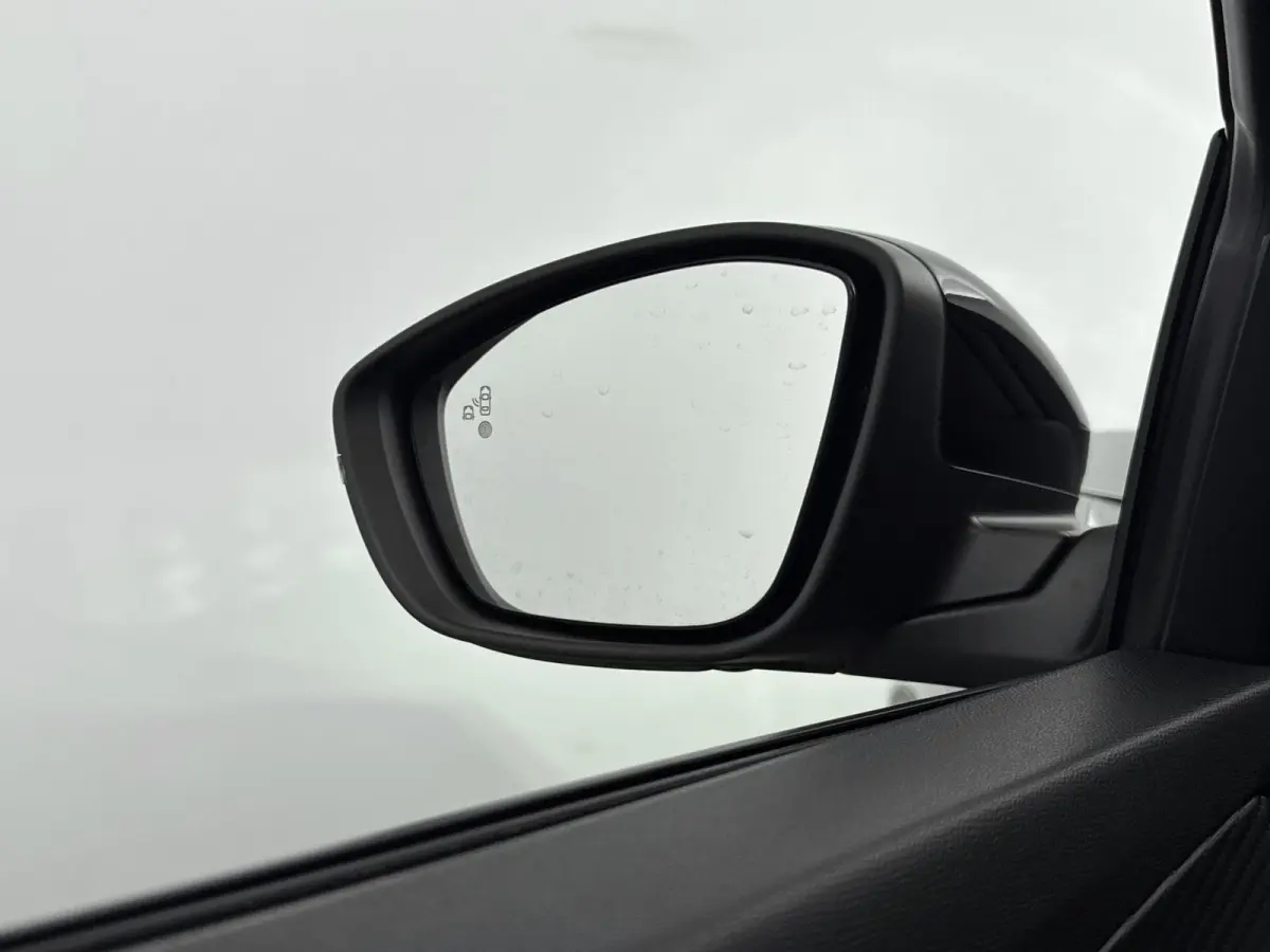 SUV 100pk Allure | 360% Camera | Verwarmbare voorstoelen | Carplay | Dodehoekbewaking | Navigatie |