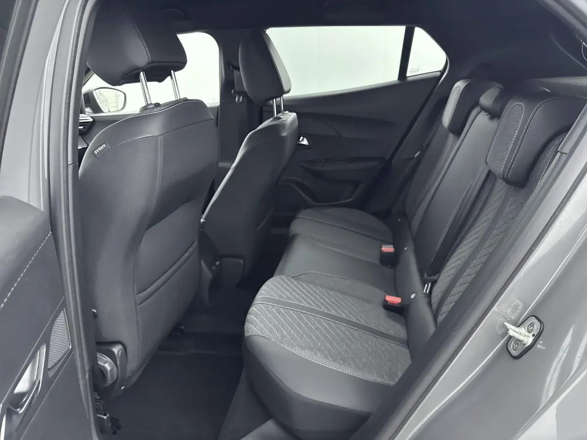 SUV 100pk Allure | 360% Camera | Verwarmbare voorstoelen | Carplay | Dodehoekbewaking | Navigatie |