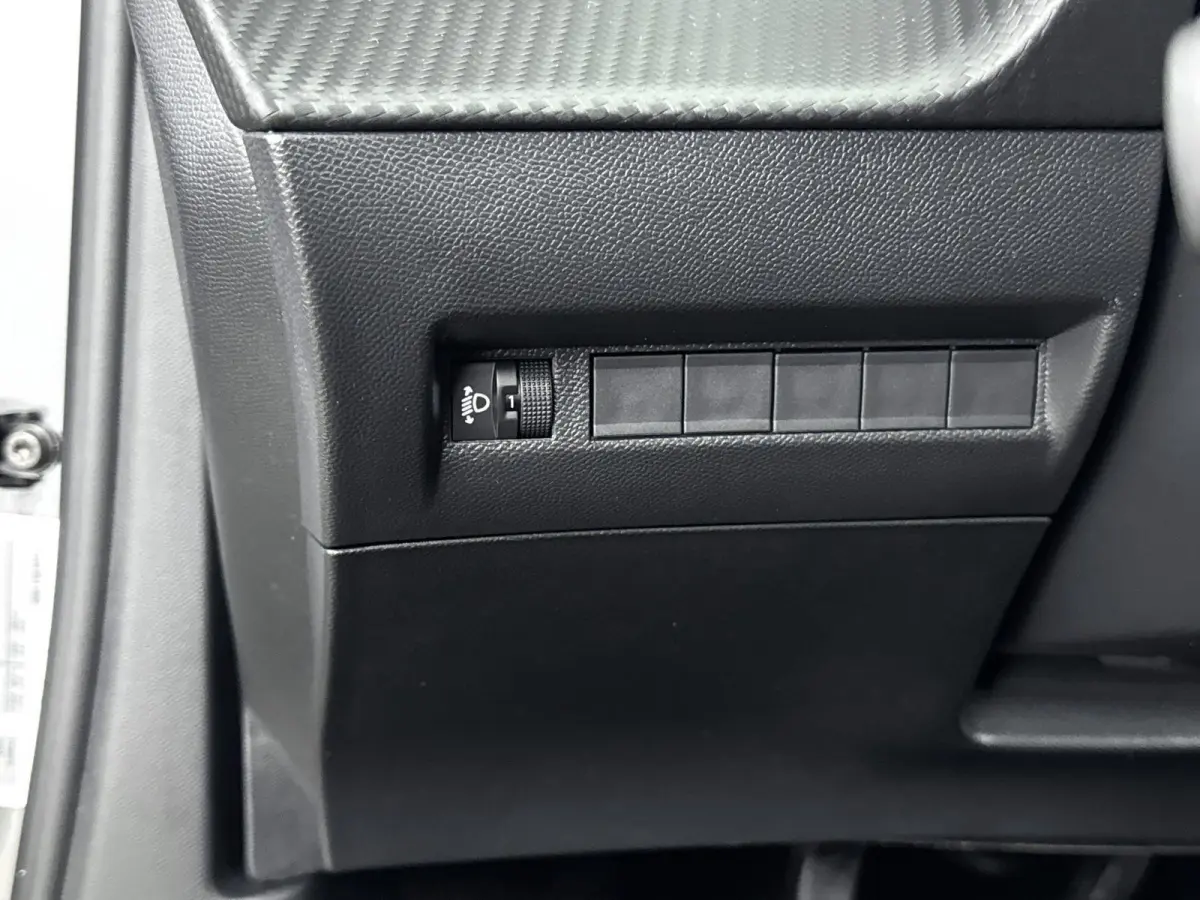 SUV 100pk Allure | 360% Camera | Verwarmbare voorstoelen | Carplay | Dodehoekbewaking | Navigatie |