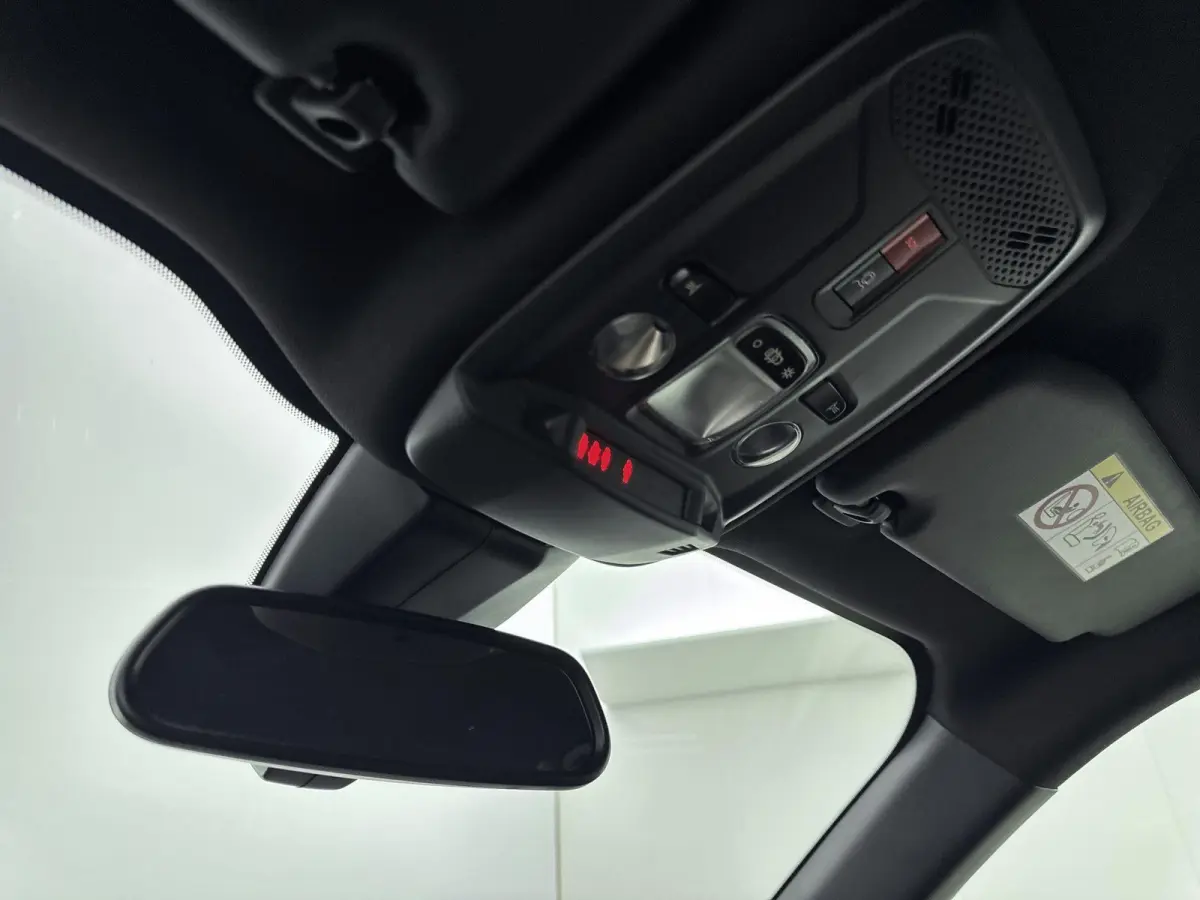 SUV 100pk Allure | 360% Camera | Verwarmbare voorstoelen | Carplay | Dodehoekbewaking | Navigatie |
