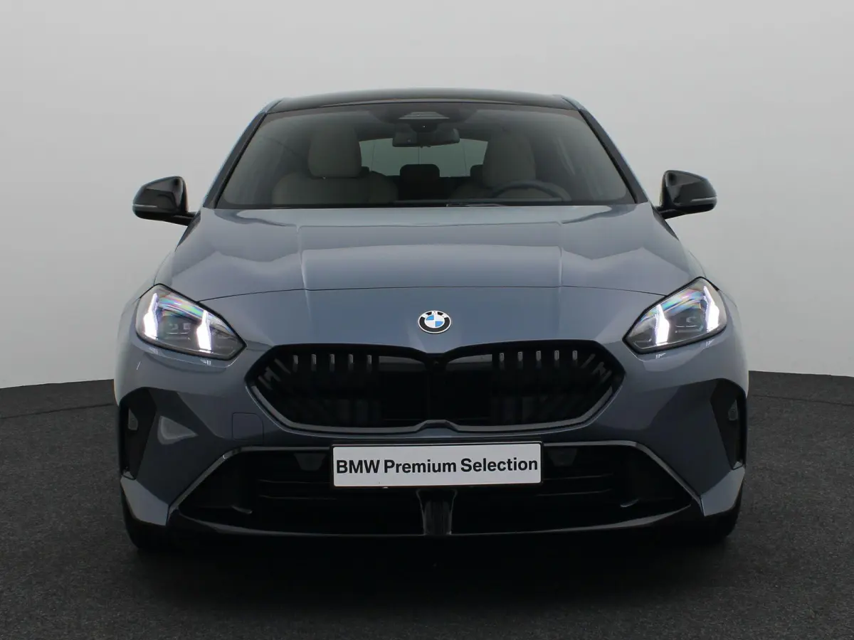 120 M Sportpakket Pro | Premium Pack | Stuurwielrand Verwarmd | Driving Assistant Plus | Harman Kardon | 19''