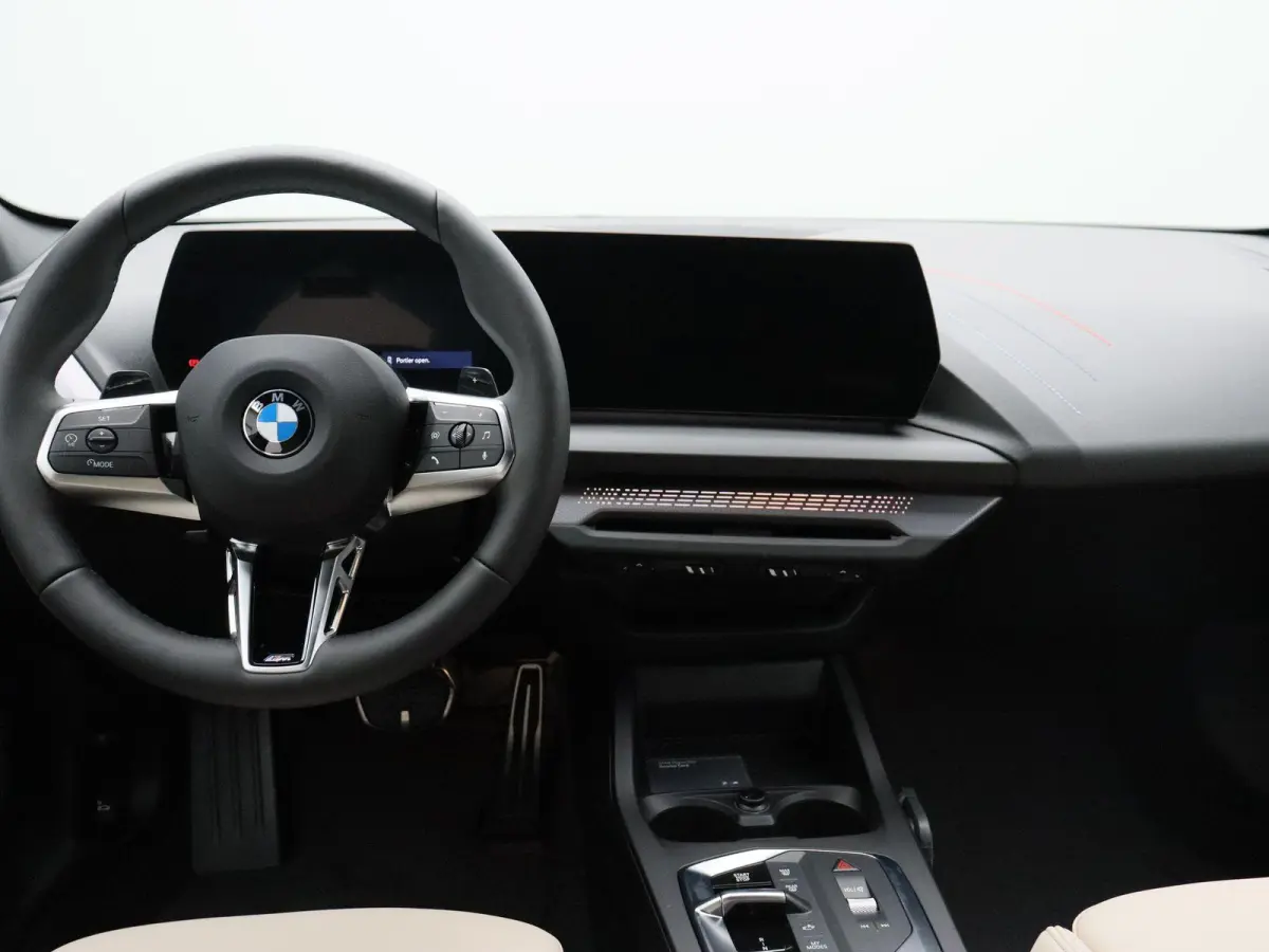 120 M Sportpakket Pro | Premium Pack | Stuurwielrand Verwarmd | Driving Assistant Plus | Harman Kardon | 19''
