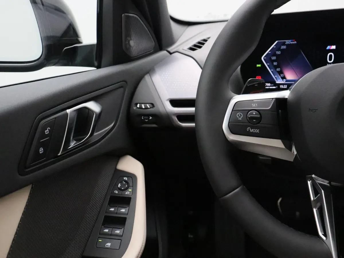 120 M Sportpakket Pro | Premium Pack | Stuurwielrand Verwarmd | Driving Assistant Plus | Harman Kardon | 19''