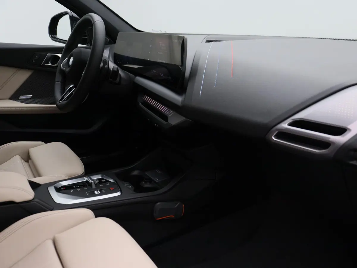 120 M Sportpakket Pro | Premium Pack | Stuurwielrand Verwarmd | Driving Assistant Plus | Harman Kardon | 19''