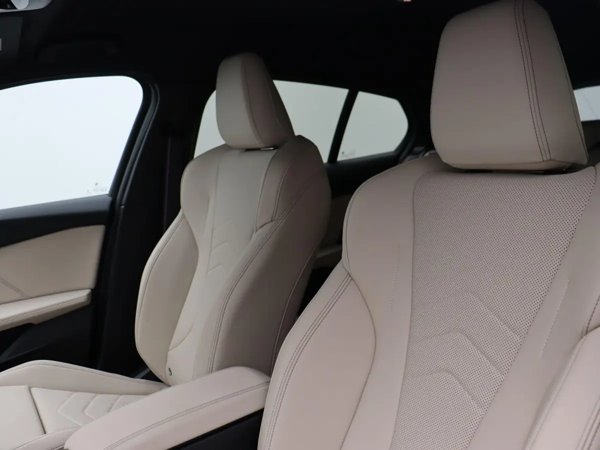 120 M Sportpakket Pro | Premium Pack | Stuurwielrand Verwarmd | Driving Assistant Plus | Harman Kardon | 19''