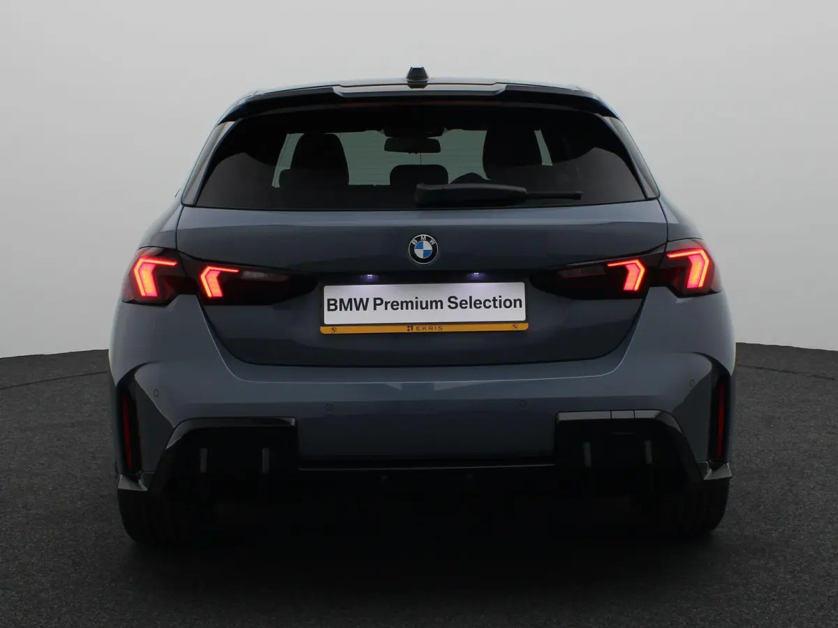 120 M Sportpakket Pro | Premium Pack | Stuurwielrand Verwarmd | Driving Assistant Plus | Harman Kardon | 19''