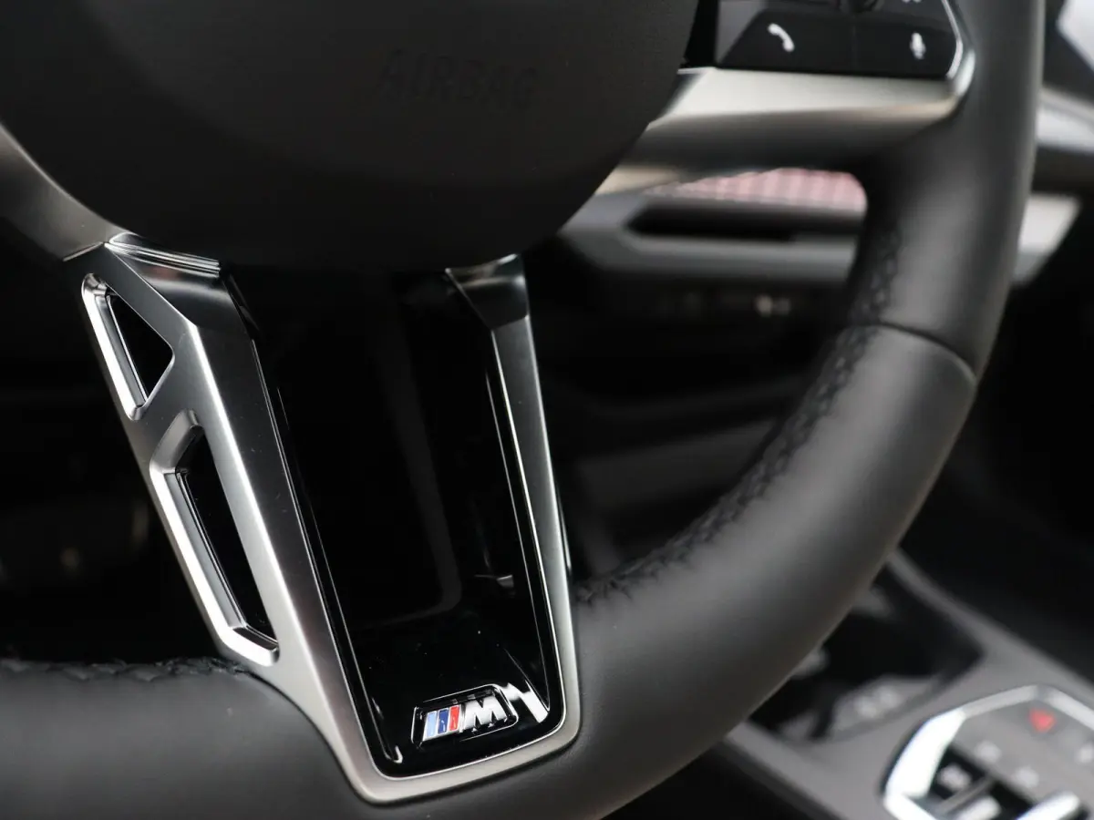 120 M Sportpakket Pro | Premium Pack | Stuurwielrand Verwarmd | Driving Assistant Plus | Harman Kardon | 19''