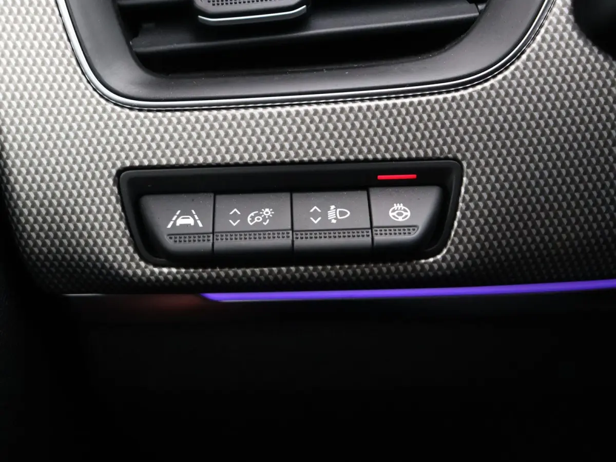 1.6 E-Tech Hybrid 145 Intens | Climate control | Stoel en stuurverwarming | Adaptive cruise control | Groot infotainment scherm | Half leder | Ledverlichting |