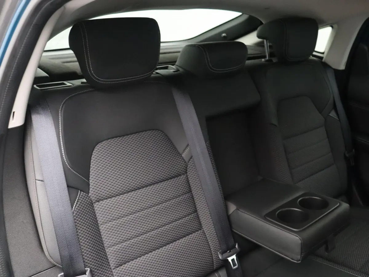 1.6 E-Tech Hybrid 145 Intens | Climate control | Stoel en stuurverwarming | Adaptive cruise control | Groot infotainment scherm | Half leder | Ledverlichting |