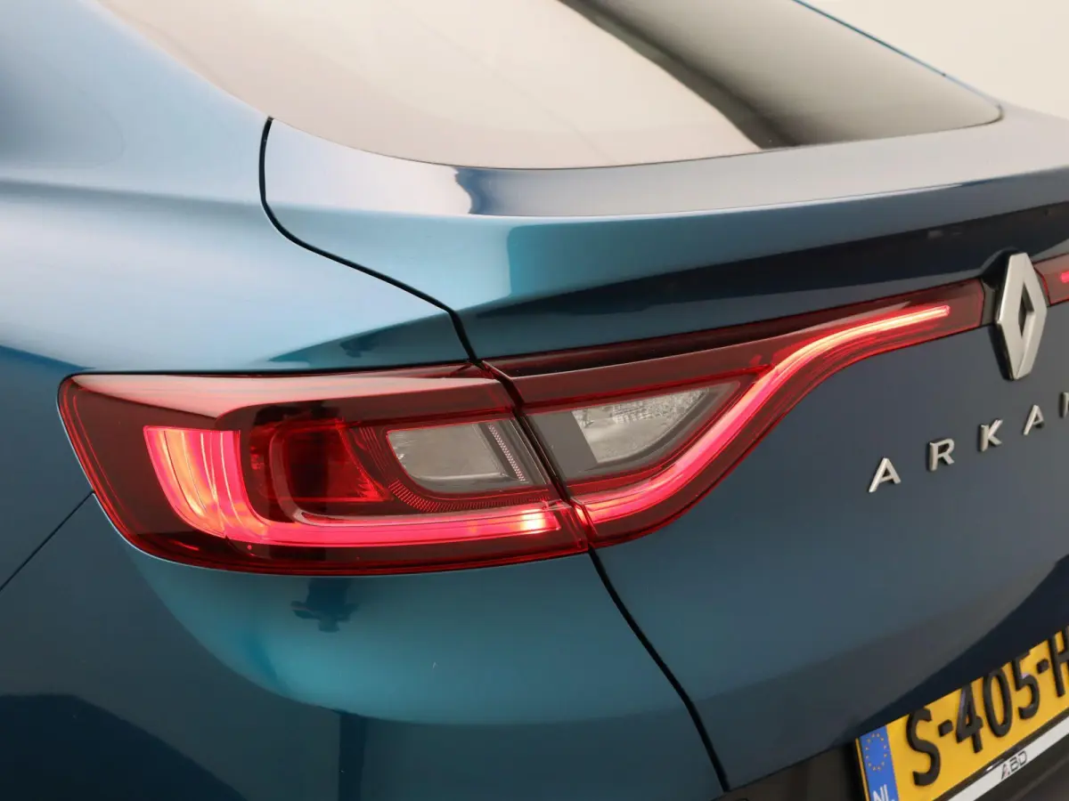 1.6 E-Tech Hybrid 145 Intens | Climate control | Stoel en stuurverwarming | Adaptive cruise control | Groot infotainment scherm | Half leder | Ledverlichting |