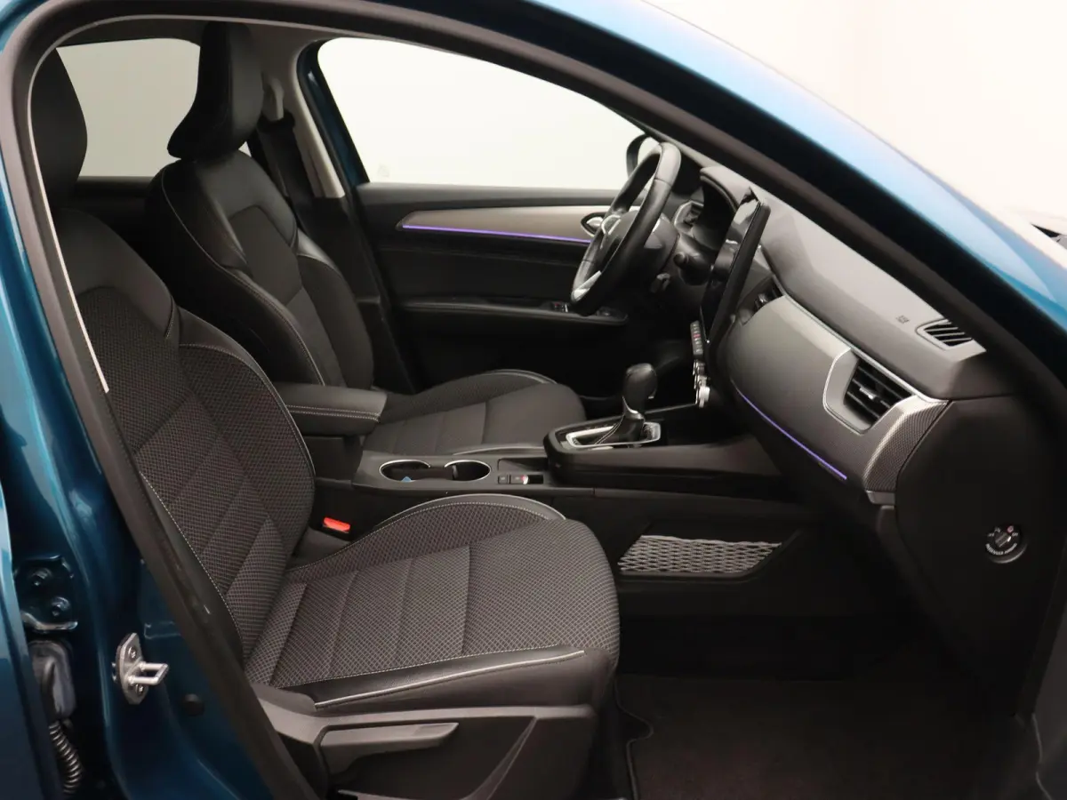 1.6 E-Tech Hybrid 145 Intens | Climate control | Stoel en stuurverwarming | Adaptive cruise control | Groot infotainment scherm | Half leder | Ledverlichting |
