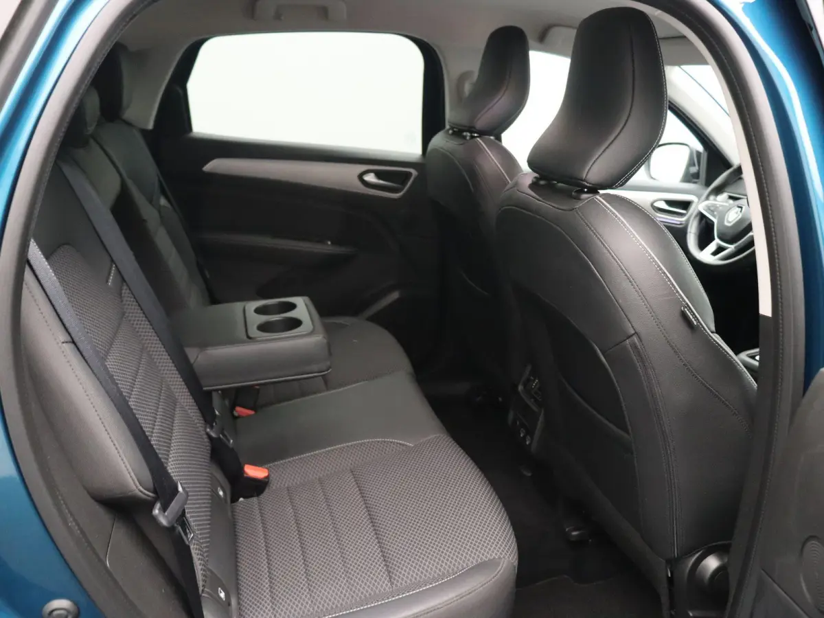 1.6 E-Tech Hybrid 145 Intens | Climate control | Stoel en stuurverwarming | Adaptive cruise control | Groot infotainment scherm | Half leder | Ledverlichting |