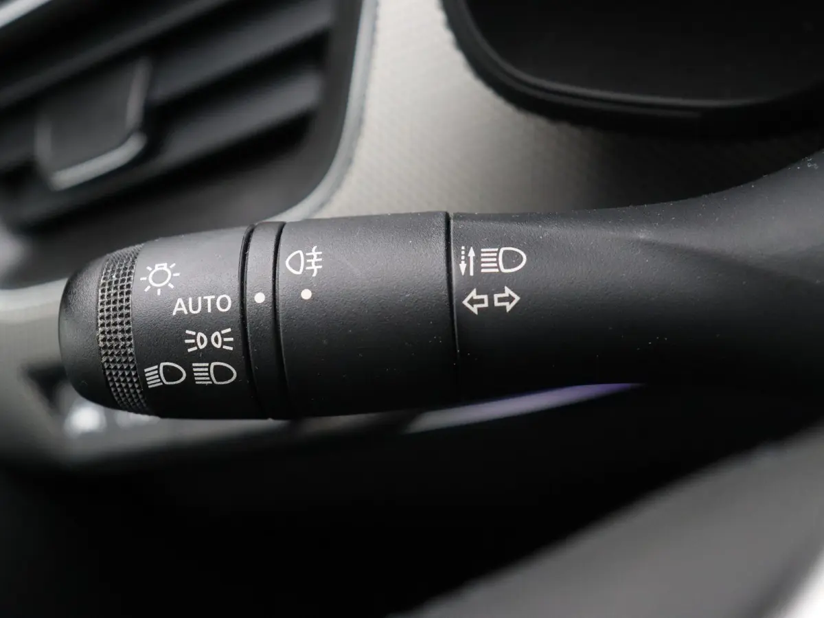 1.6 E-Tech Hybrid 145 Intens | Climate control | Stoel en stuurverwarming | Adaptive cruise control | Groot infotainment scherm | Half leder | Ledverlichting |