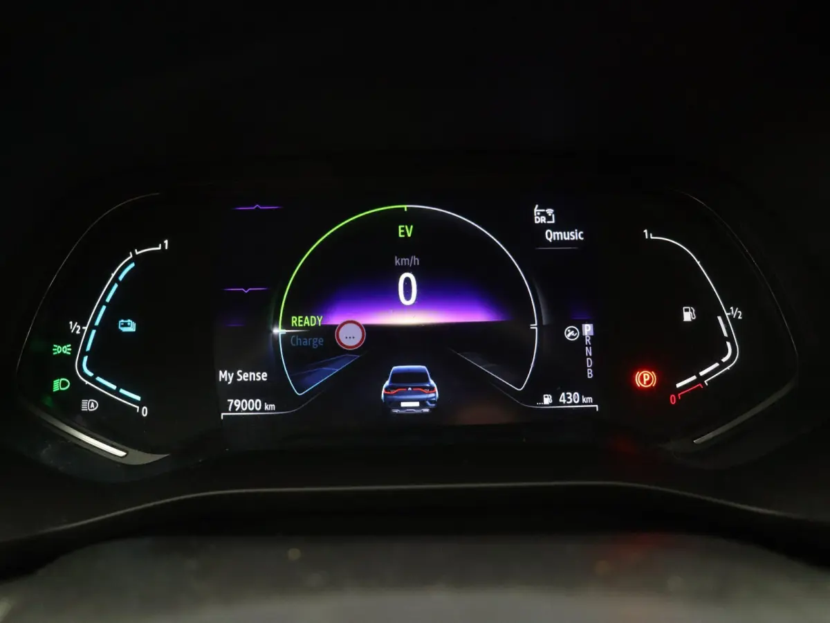 1.6 E-Tech Hybrid 145 Intens | Climate control | Stoel en stuurverwarming | Adaptive cruise control | Groot infotainment scherm | Half leder | Ledverlichting |