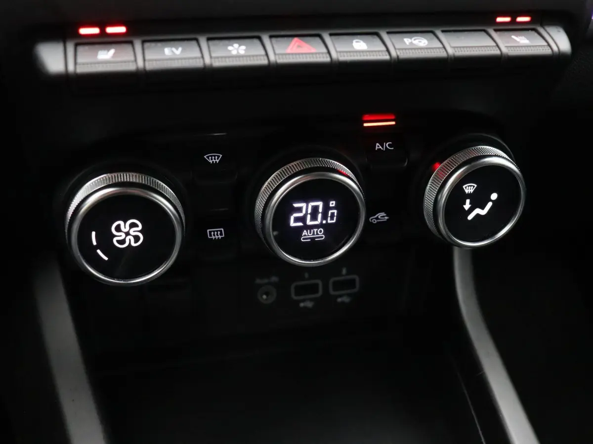 1.6 E-Tech Hybrid 145 Intens | Climate control | Stoel en stuurverwarming | Adaptive cruise control | Groot infotainment scherm | Half leder | Ledverlichting |