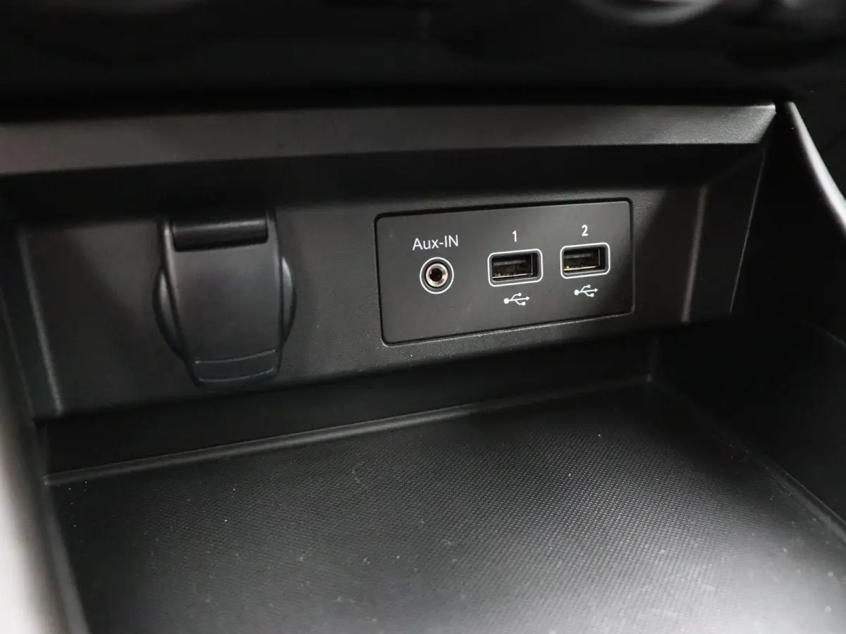1.6 E-Tech Hybrid 145 Intens | Climate control | Stoel en stuurverwarming | Adaptive cruise control | Groot infotainment scherm | Half leder | Ledverlichting |