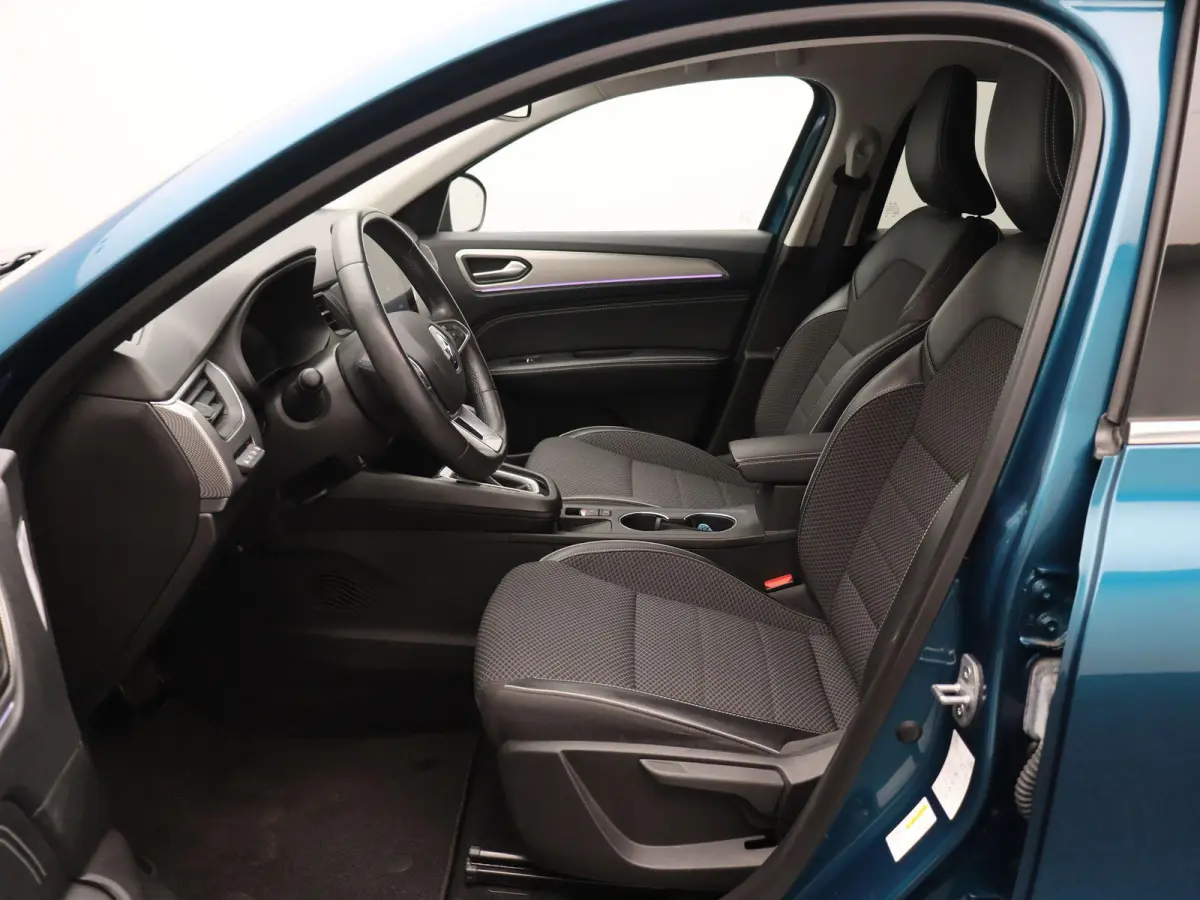 1.6 E-Tech Hybrid 145 Intens | Climate control | Stoel en stuurverwarming | Adaptive cruise control | Groot infotainment scherm | Half leder | Ledverlichting |