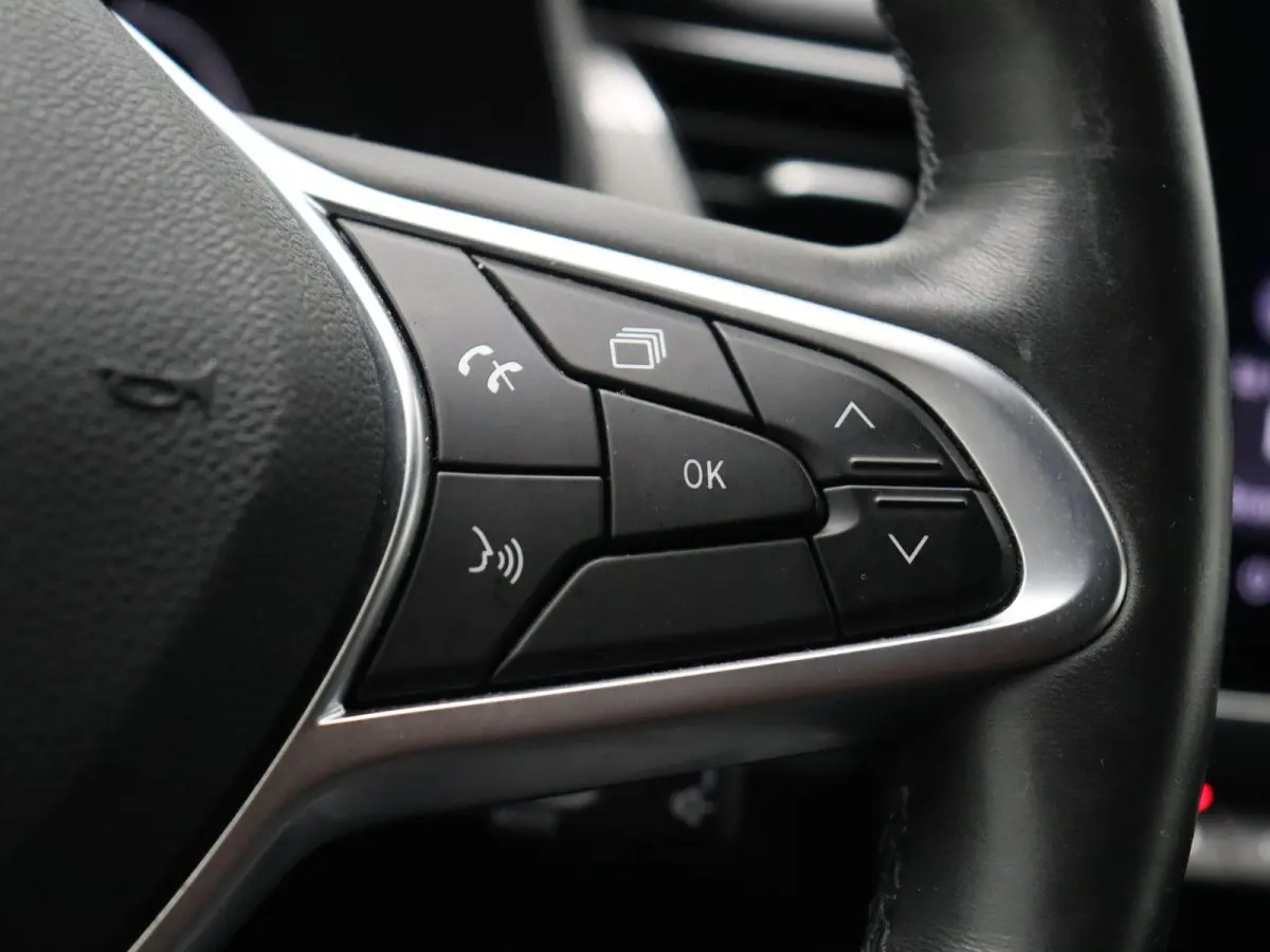 1.6 E-Tech Hybrid 145 Intens | Climate control | Stoel en stuurverwarming | Adaptive cruise control | Groot infotainment scherm | Half leder | Ledverlichting |