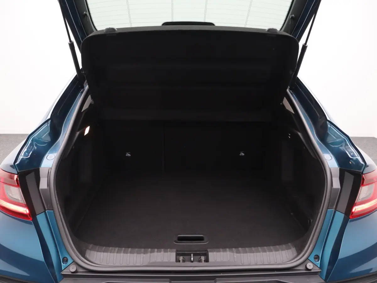 1.6 E-Tech Hybrid 145 Intens | Climate control | Stoel en stuurverwarming | Adaptive cruise control | Groot infotainment scherm | Half leder | Ledverlichting |