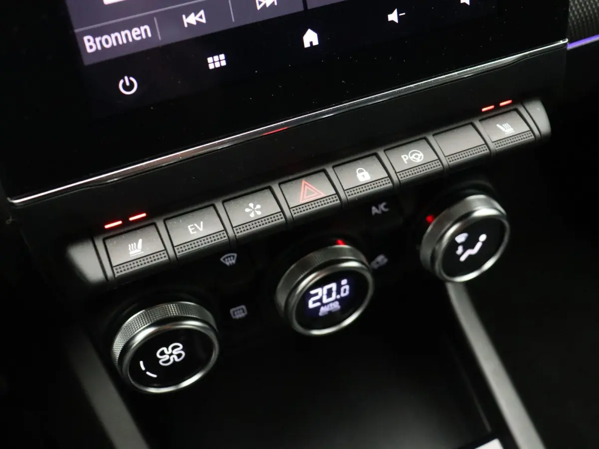 1.6 E-Tech Hybrid 145 Intens | Climate control | Stoel en stuurverwarming | Adaptive cruise control | Groot infotainment scherm | Half leder | Ledverlichting |