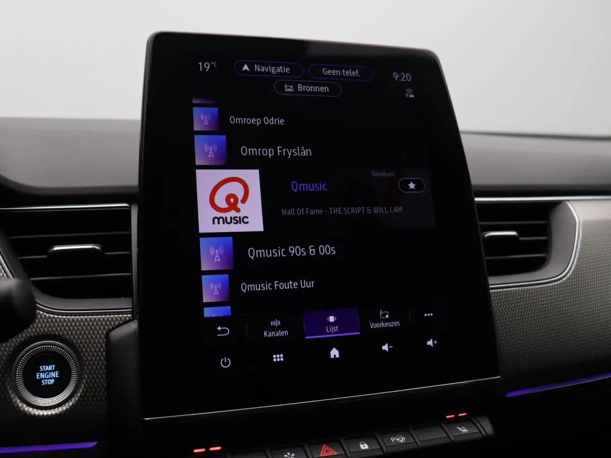 1.6 E-Tech Hybrid 145 Intens | Climate control | Stoel en stuurverwarming | Adaptive cruise control | Groot infotainment scherm | Half leder | Ledverlichting |