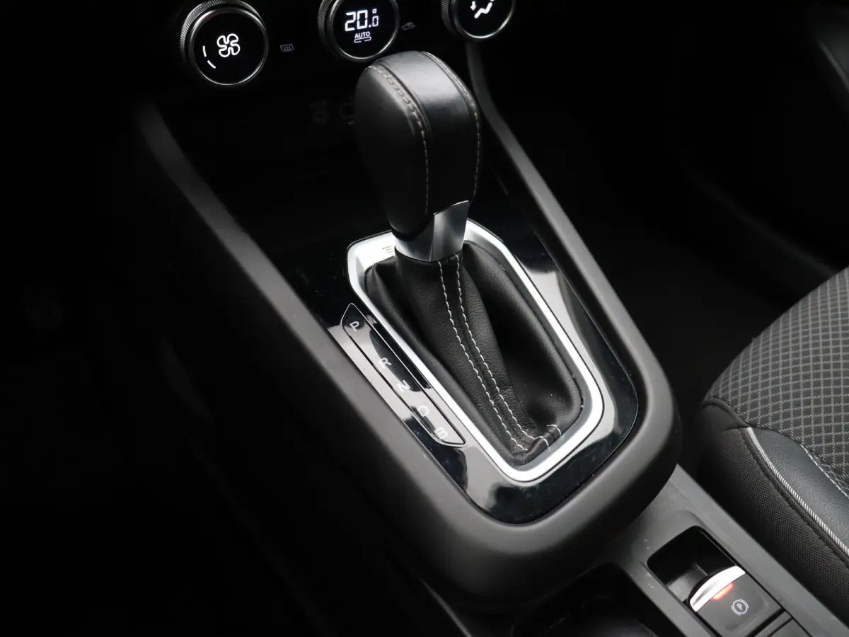 1.6 E-Tech Hybrid 145 Intens | Climate control | Stoel en stuurverwarming | Adaptive cruise control | Groot infotainment scherm | Half leder | Ledverlichting |