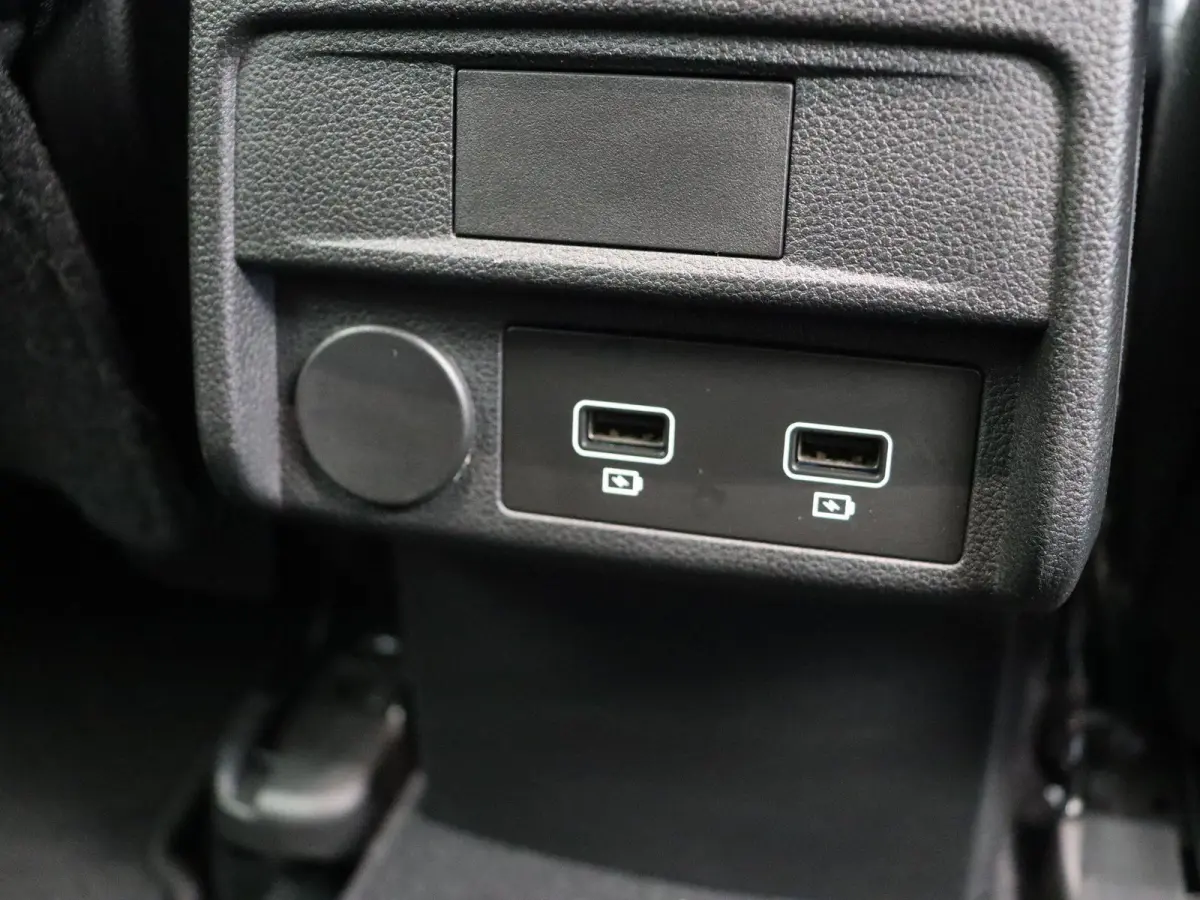 1.6 E-Tech Hybrid 145 Intens | Climate control | Stoel en stuurverwarming | Adaptive cruise control | Groot infotainment scherm | Half leder | Ledverlichting |