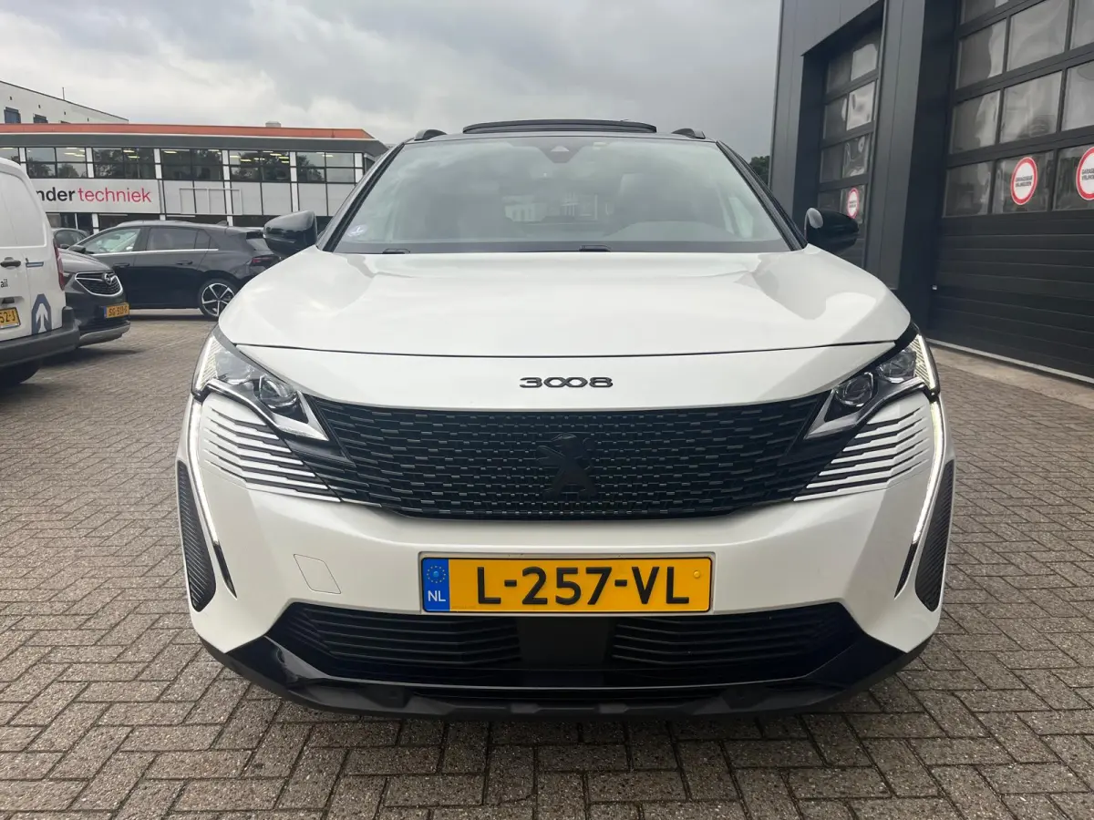 1.2 PureTech GT | Glazen panorama-dak | Black pack |Voorstoelen verwarmd | Cruise control adaptief | Apple Carplay/Android | Navi |