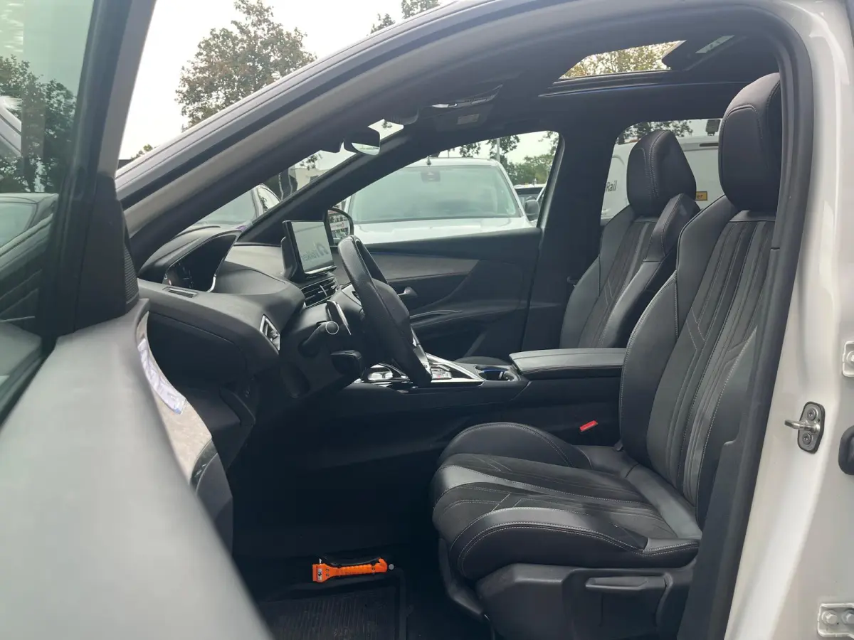 1.2 PureTech GT | Glazen panorama-dak | Black pack |Voorstoelen verwarmd | Cruise control adaptief | Apple Carplay/Android | Navi |