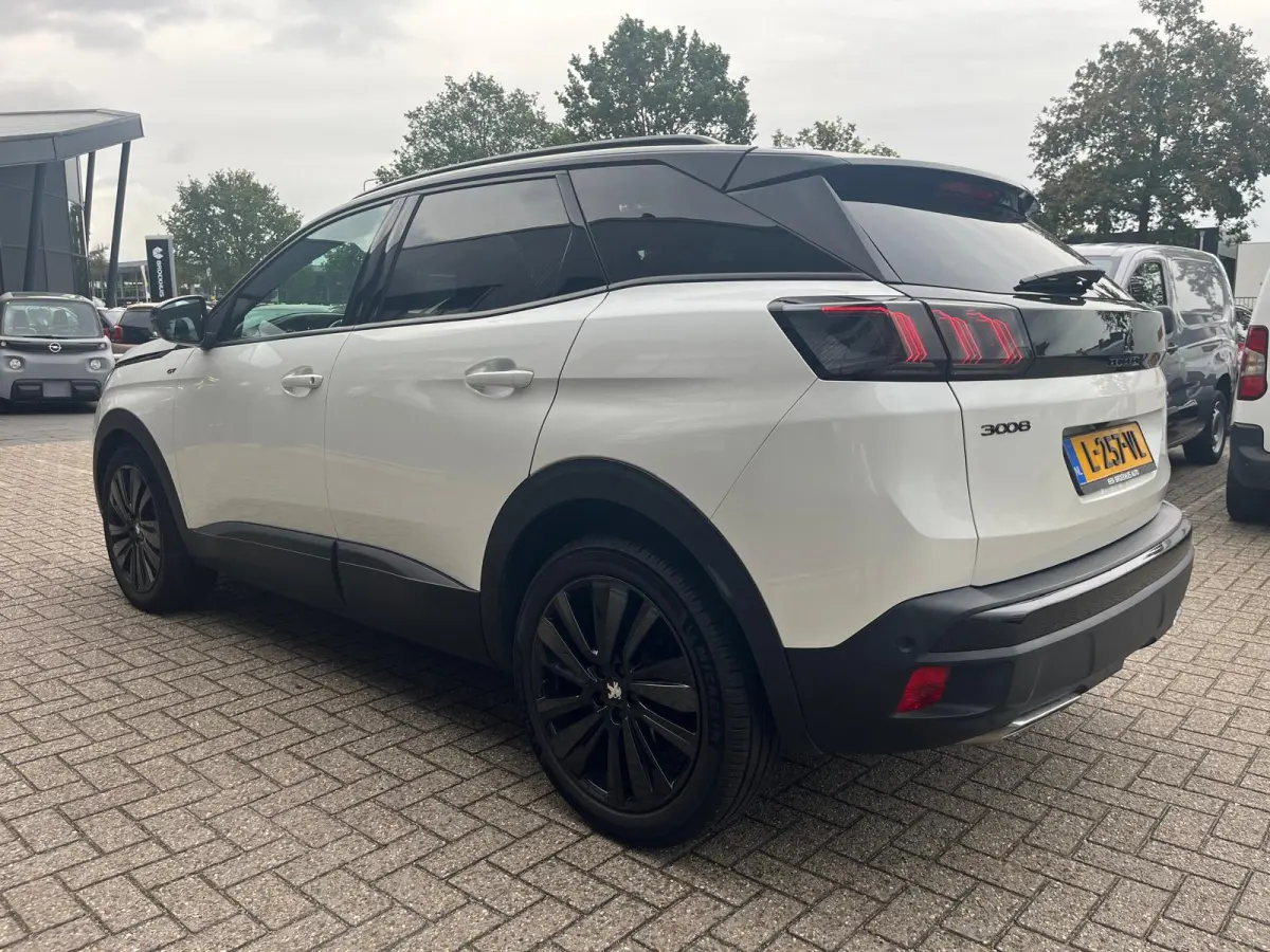 1.2 PureTech GT | Glazen panorama-dak | Black pack |Voorstoelen verwarmd | Cruise control adaptief | Apple Carplay/Android | Navi |