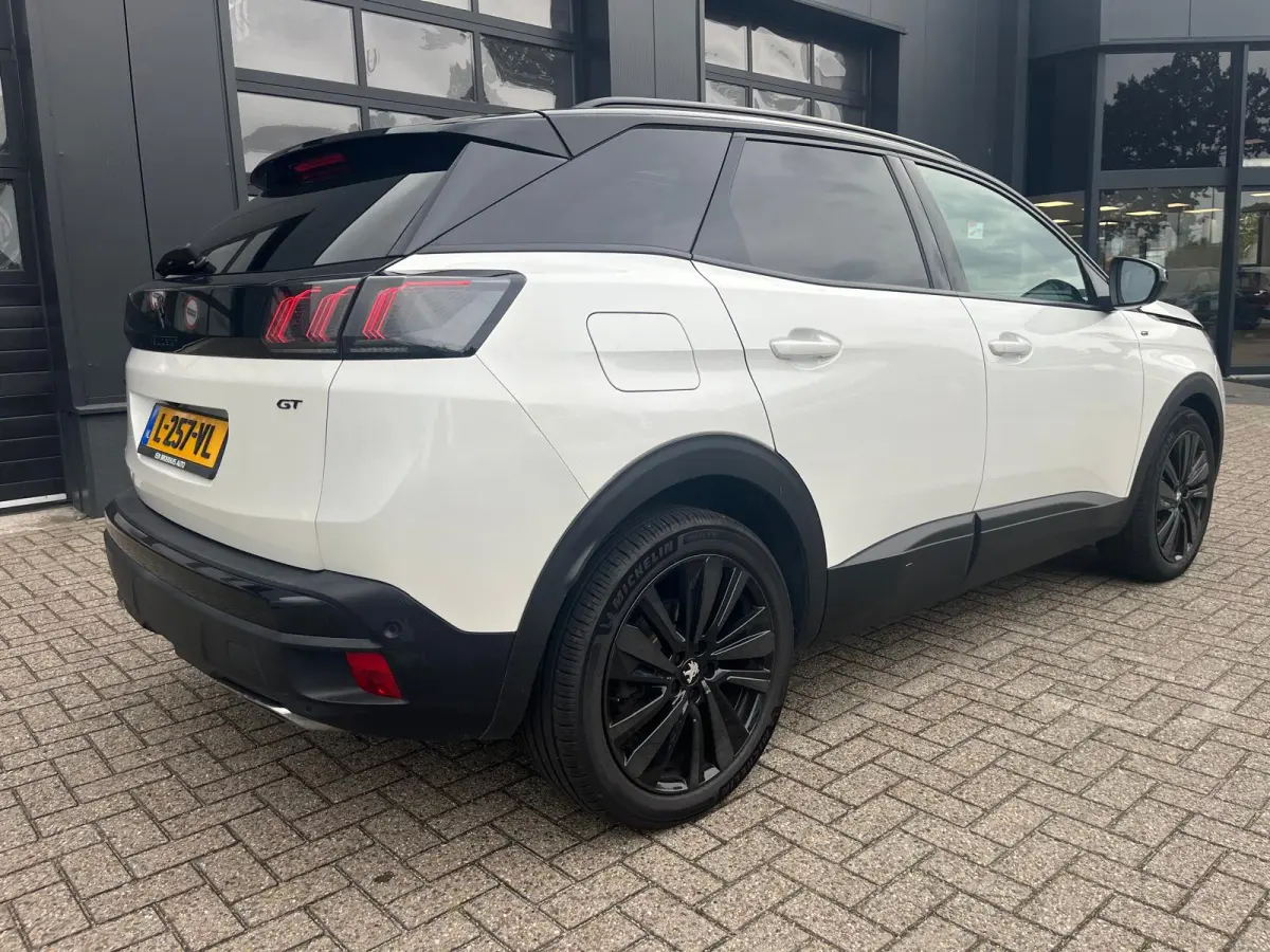 1.2 PureTech GT | Glazen panorama-dak | Black pack |Voorstoelen verwarmd | Cruise control adaptief | Apple Carplay/Android | Navi |