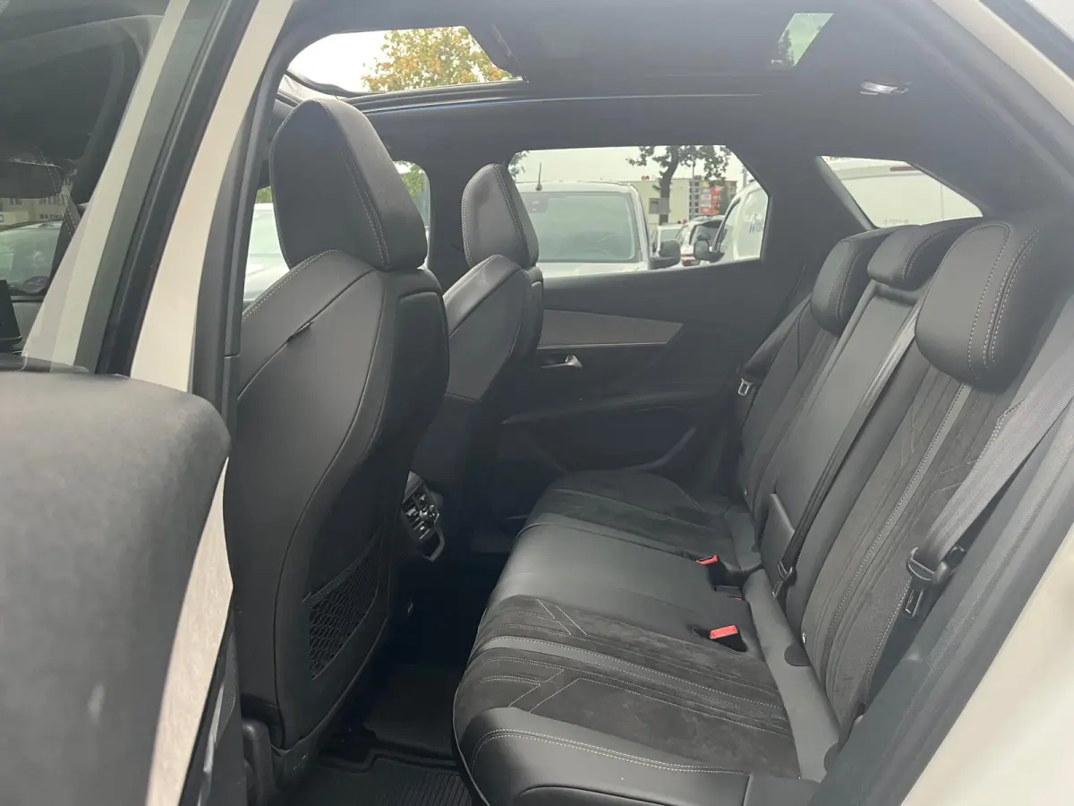 1.2 PureTech GT | Glazen panorama-dak | Black pack |Voorstoelen verwarmd | Cruise control adaptief | Apple Carplay/Android | Navi |