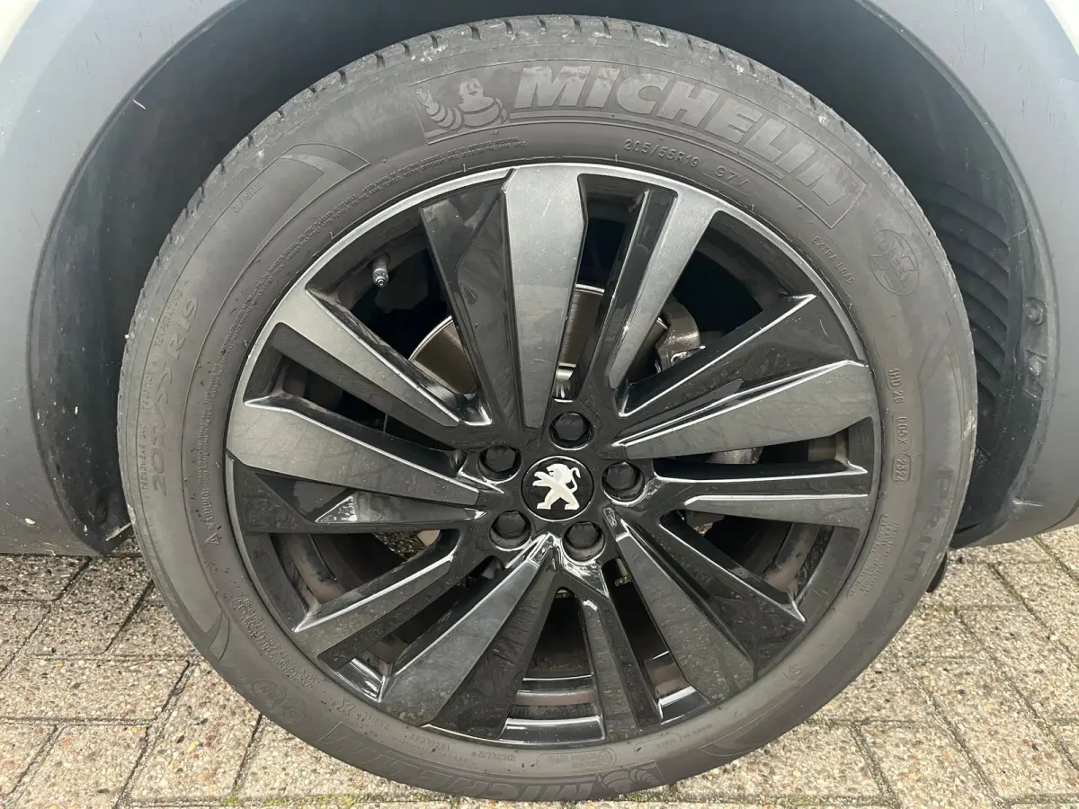 1.2 PureTech GT | Glazen panorama-dak | Black pack |Voorstoelen verwarmd | Cruise control adaptief | Apple Carplay/Android | Navi |