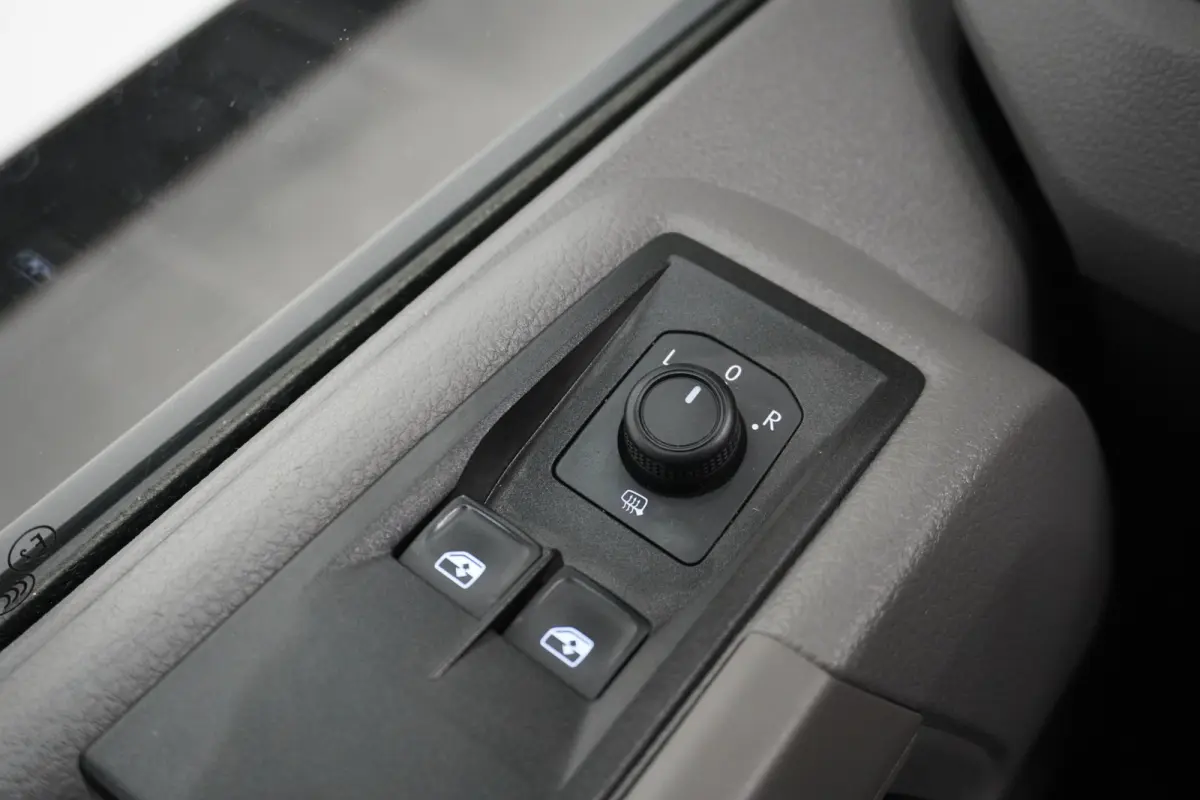 2.0 TDI L3H3 140PK EURO 6 - Airco - Cruise - PDC - €19.900,- Excl.