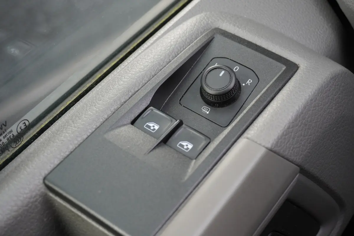 2.0 TDI L3H3 140PK EURO 6 - Airco - Cruise - PDC - €19.900,- Excl.
