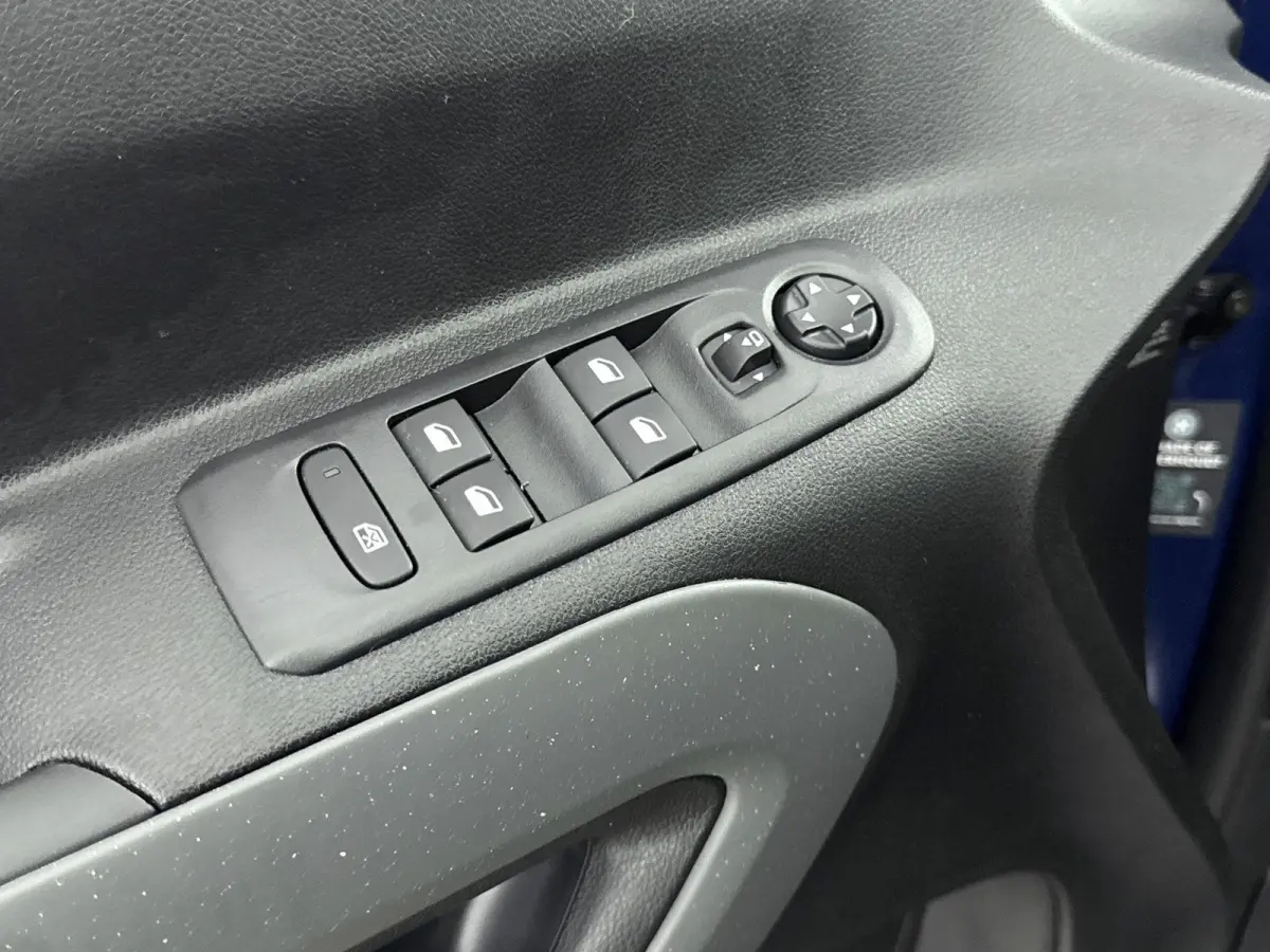 136 pk 50 kWh Shine | ACCU 95% |  Stoel/Vooruit Verwarming | Carplay | Parkeersensoren | Dodehoekbewaking | Automatische Airco