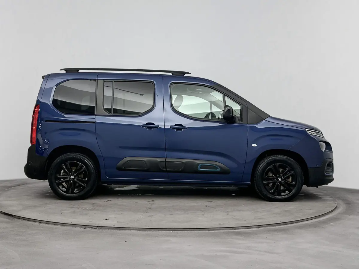 136 pk 50 kWh Shine | ACCU 95% |  Stoel/Vooruit Verwarming | Carplay | Parkeersensoren | Dodehoekbewaking | Automatische Airco